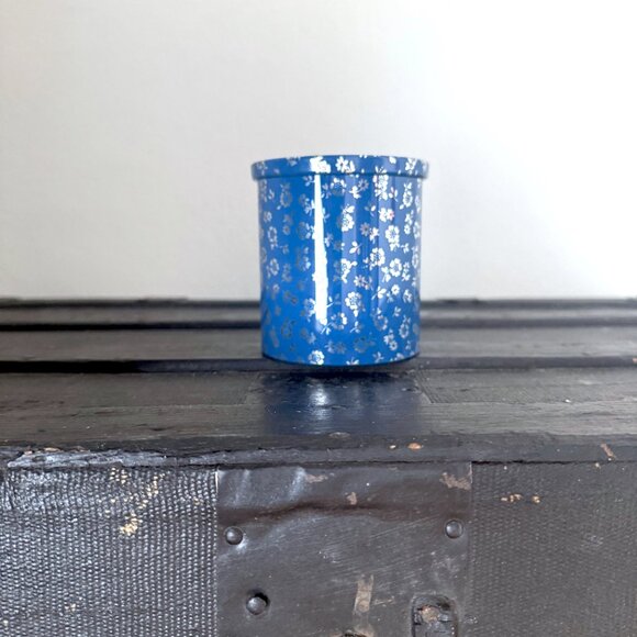 Vintage Tea Tin | Blue & White Floral Metal Lidded Storage Container | Cylinder - Picture 7 of 9